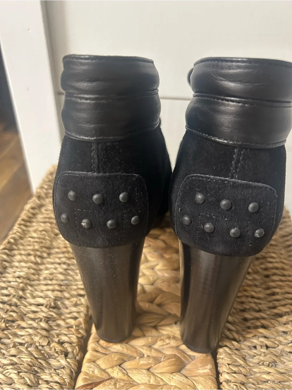 TOD’S suede and leather 4” lace up ankle boots. Size 40(9.5-10). New??